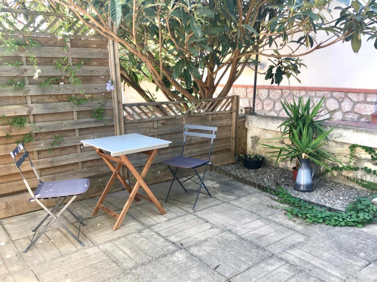 Dans une maison, appartement indépendant et jardin Perpignan Extérieur photo